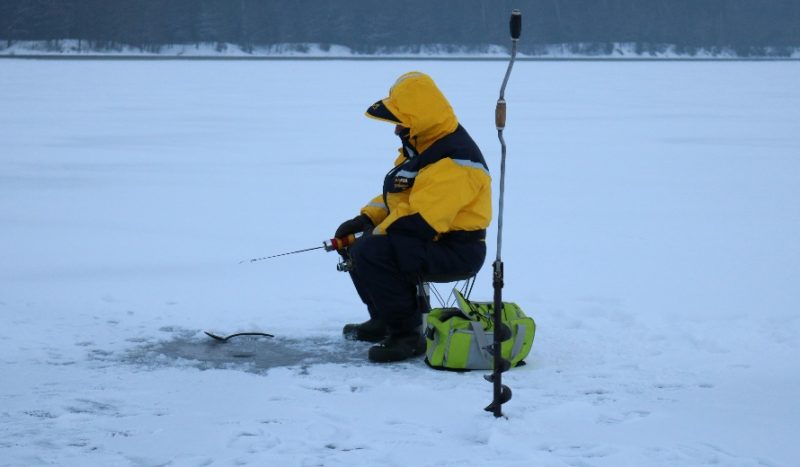 
Publicitātes foto. Zemledus makšķerēšana
