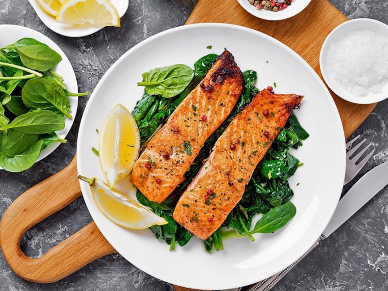 
Laša fileja ar spinātiem.
